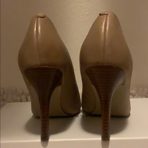 High Heels - Picture 2 of 3